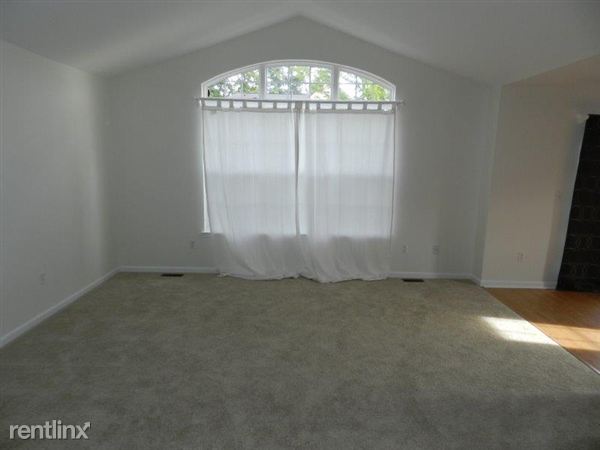 Building Photo - 47656 Pembroke Dr