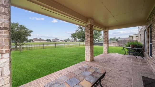 Foto del edificio - 14331 Lakepointe Bend Ln