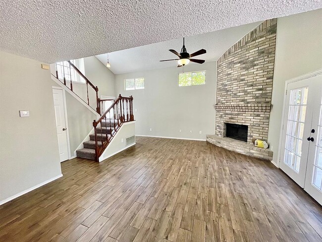 Building Photo - 16200 Parkway Dr