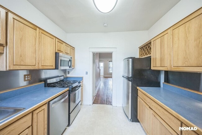 Building Photo - 2 Bedroom townhome in Denver with yard