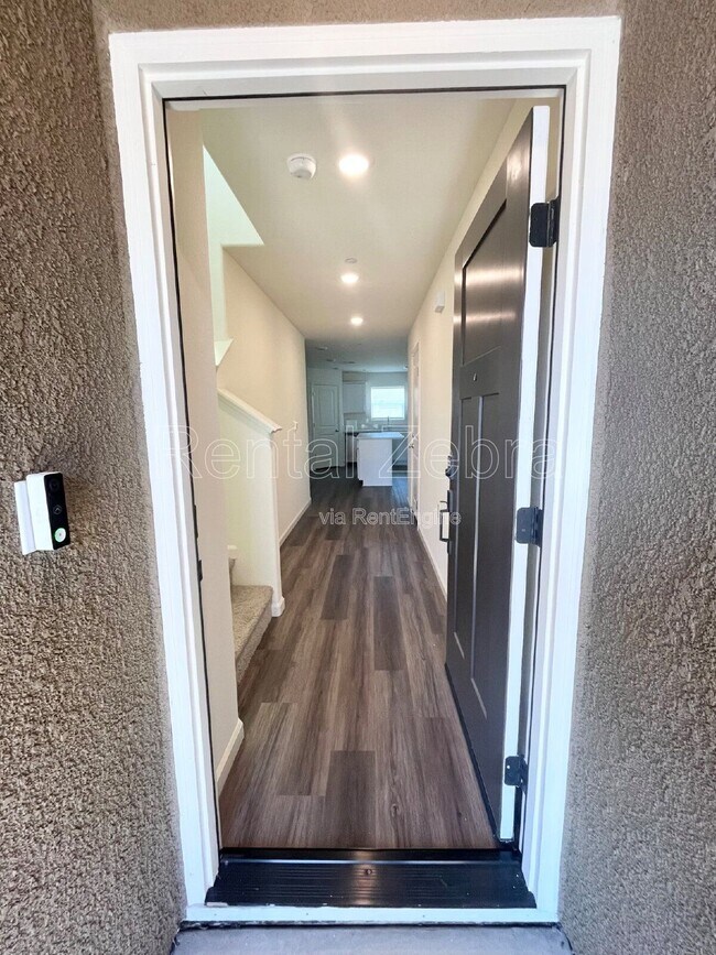 Building Photo - 333 Halisan Ct