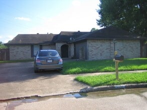 Building Photo - 10426 Sagebluff Dr