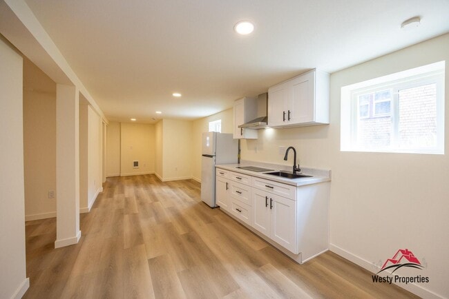 Photo - 542 NE Brazee St Apartment
