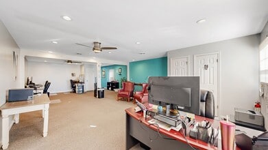 Building Photo - 383 W North St