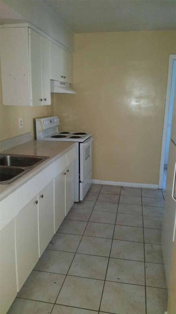 Foto del edificio - 3 Bed 1 Bath Home | Pet Friendly | Fenced Yard | Washer Dryer Hook Ups | Section 8 Welcomed