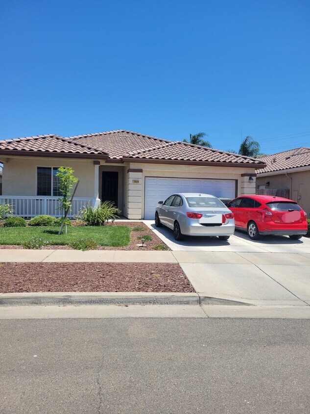 Foto principal - Four Bedroom North Merced Home Available