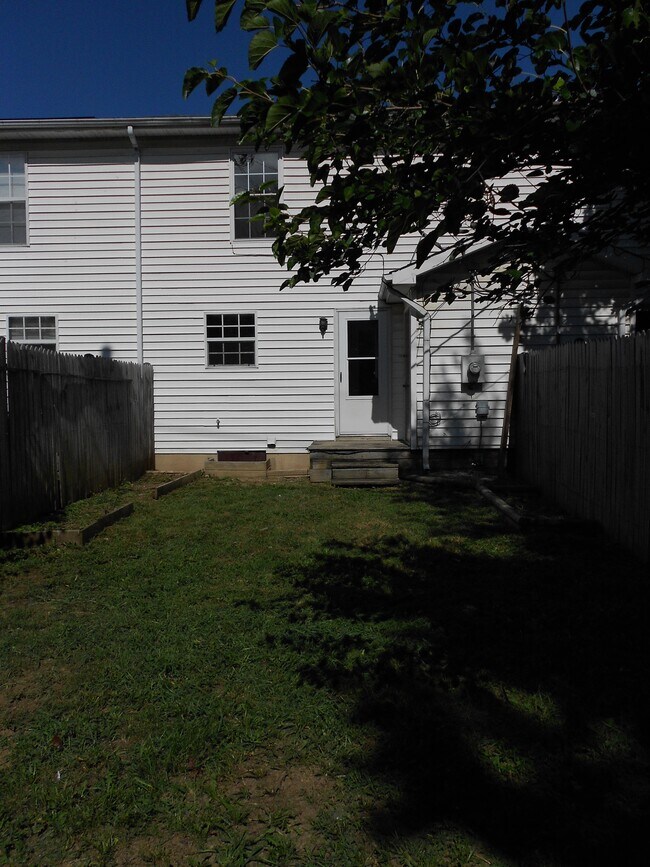 Building Photo - 407 Buckingham Dr