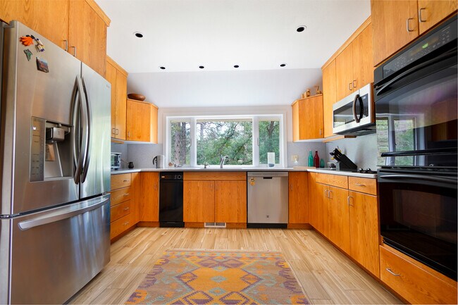 Foto del edificio - 66 Mason Cabin Rd