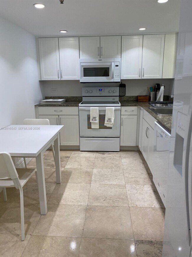 Foto del edificio - 170 Ocean Ln Dr