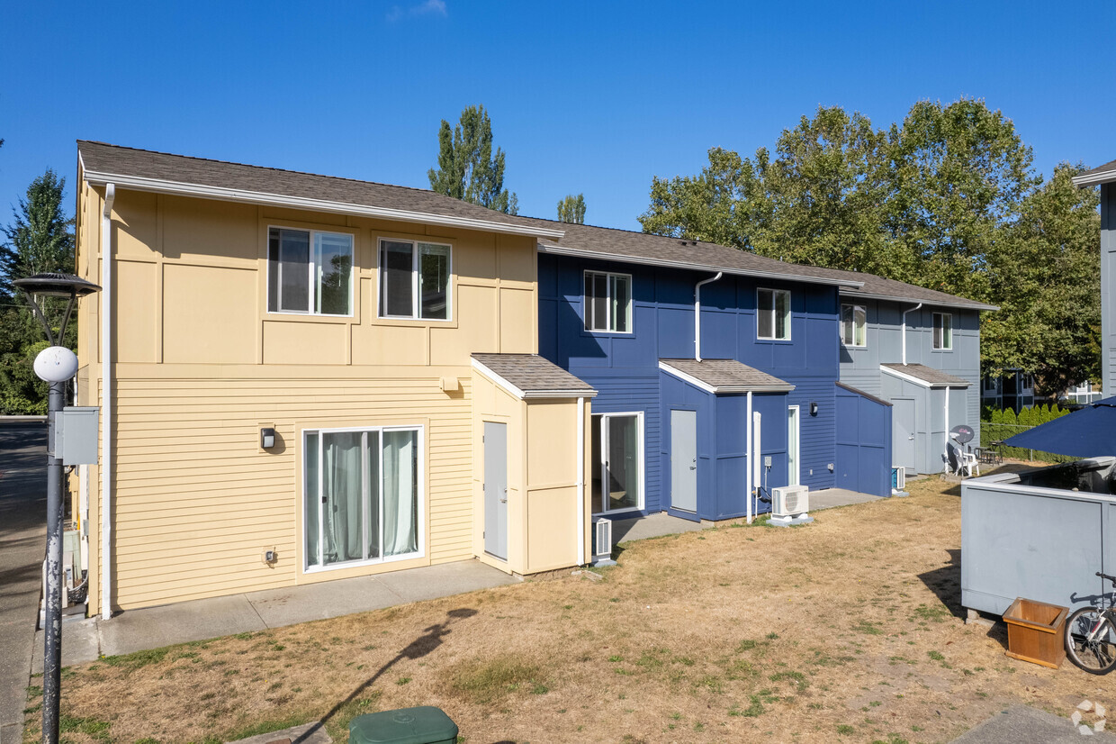 Exterior - Green Leaf Apartments