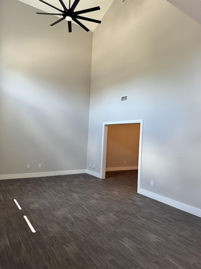 Building Photo - 2445 Monarch Dr