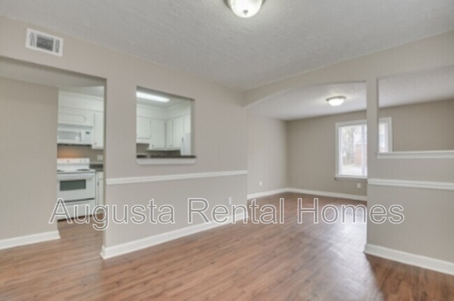 Foto del edificio - 4010 Wheeler Woods Rd