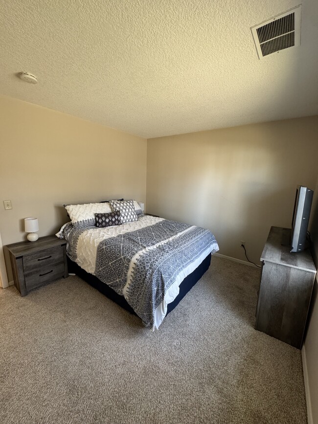 Foto del edificio - 9438 Ranchview Ln N