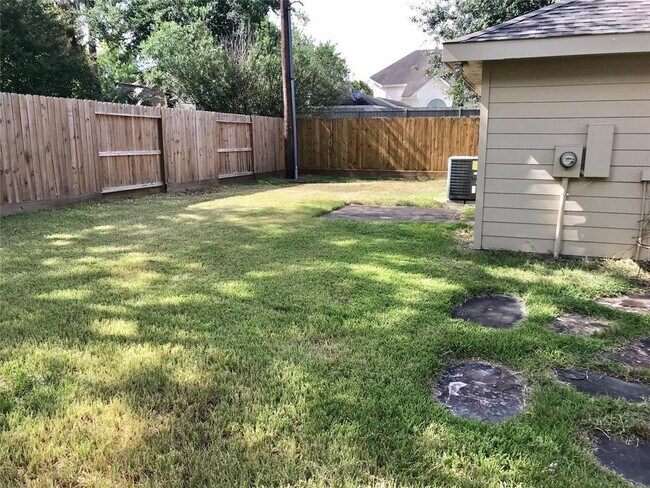 Building Photo - 9827 Paddock Park Dr