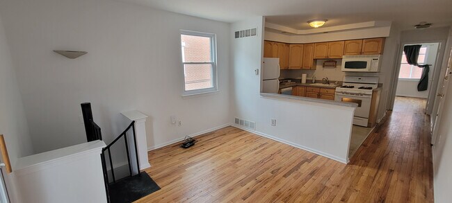 Building Photo - 812 Bainbridge St