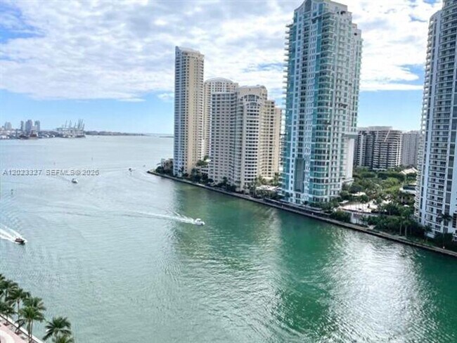 Foto del edificio - 300 S Biscayne Blvd