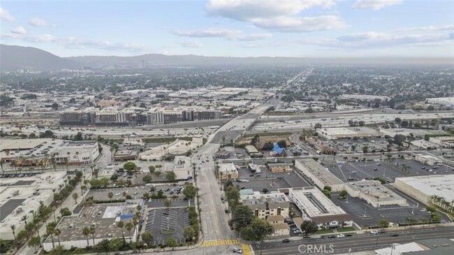 Building Photo - 231 E Burbank Blvd