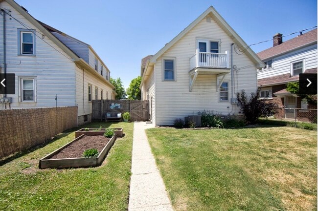 Building Photo - 936 S 77th St