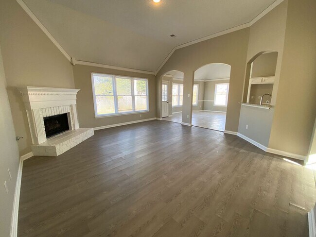 Building Photo - 4 bed, 2 bath in Cordova with ss appliance...