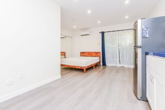 Foto del edificio - 8972 W 24th St