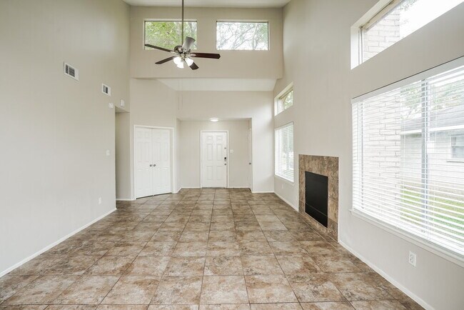 Foto del edificio - 7531 Glenbriar Pl