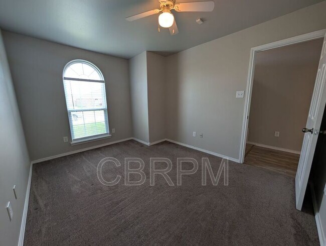 Foto del edificio - 6551 85th St