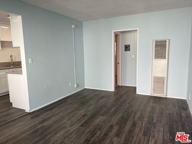 Foto del edificio - 2023 Reservoir St