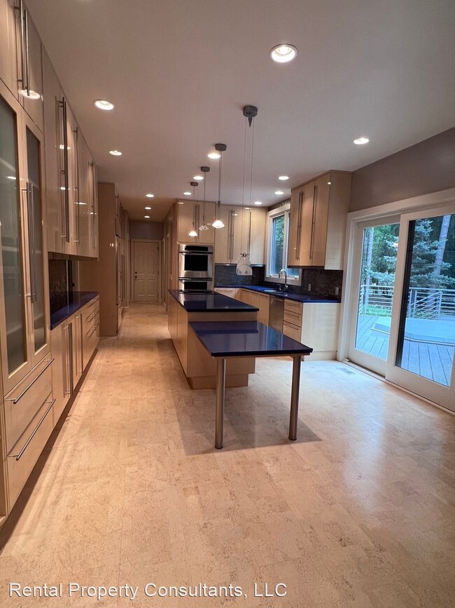 Building Photo - 4 br, 2.5 bath House - 7345 Oliver Woods D...
