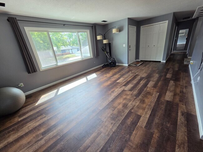 Sala de estar - 629 Tyler St