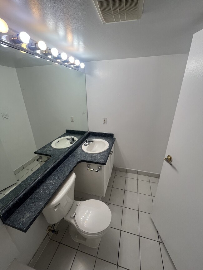 Photo du bâtiment - 1278 Granville St