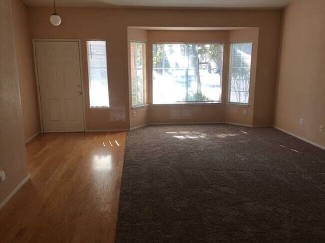 Foto del edificio - Coming Soon! For Lease: Spacious 4-Bedroom...