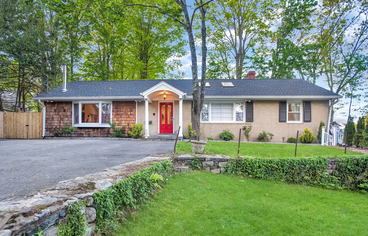 74 Lakeview Ave, New Canaan, CT 06840 Room for Rent in New Canaan, CT