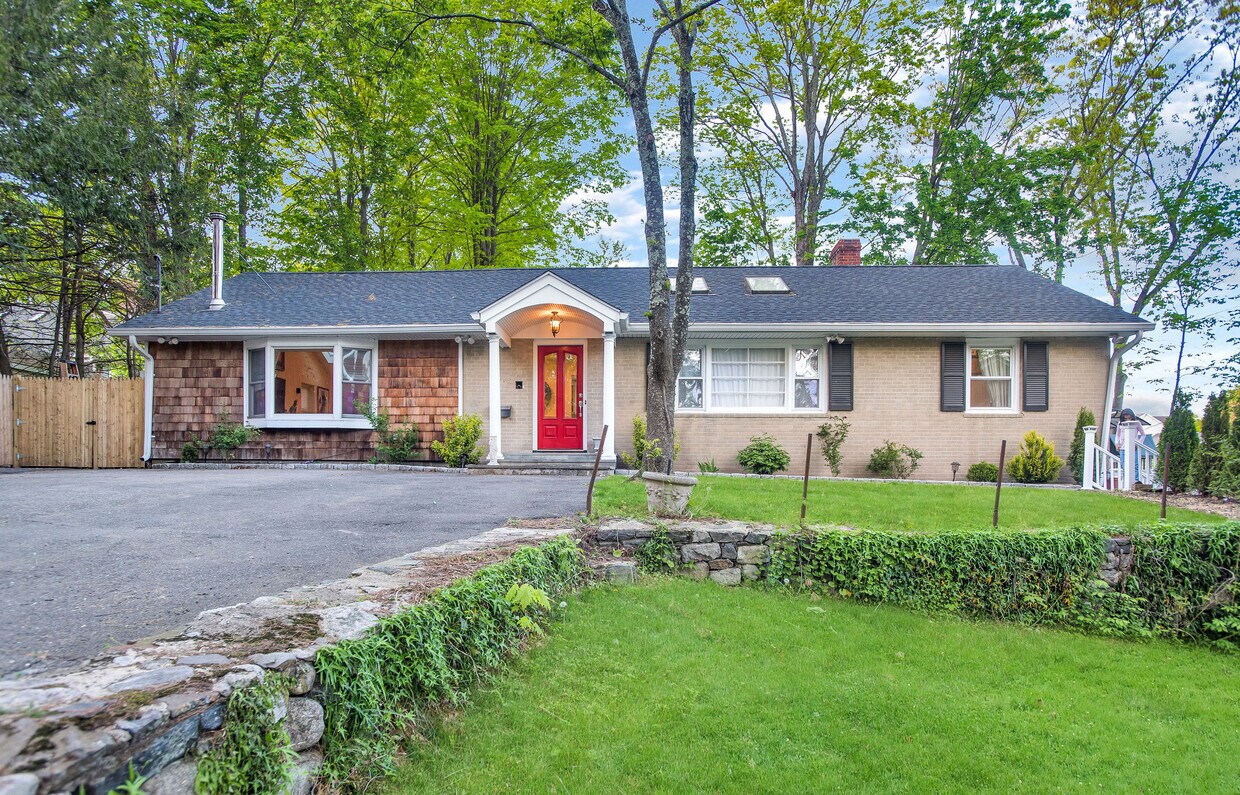 74 Lakeview Ave, New Canaan, CT 06840 Room for Rent in New Canaan, CT