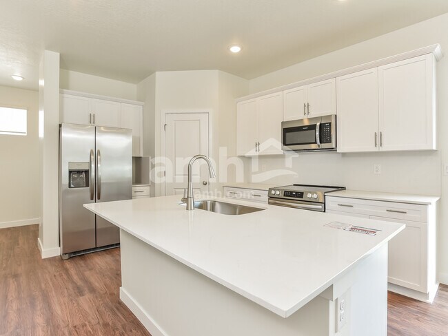 Building Photo - 8931 Royal Ln