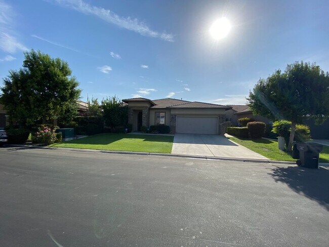 Foto del edificio - On the Golf Course 4 Bedroom/2.5 Bath plus...