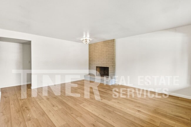 Photo - 7400 Mooncrest Way House