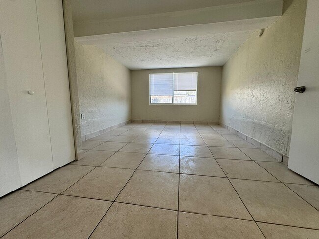 Building Photo - 1132 Tangelo Ave