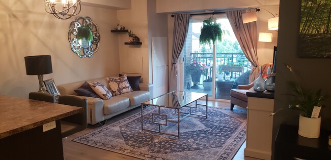 Building Photo - 67 Kingsbury Sq