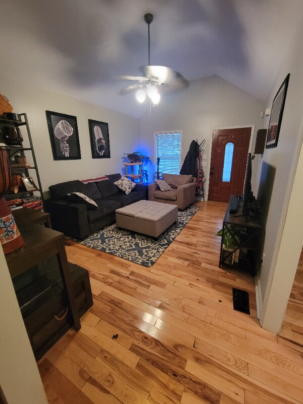Foto del edificio - 524 Rothwood Ave
