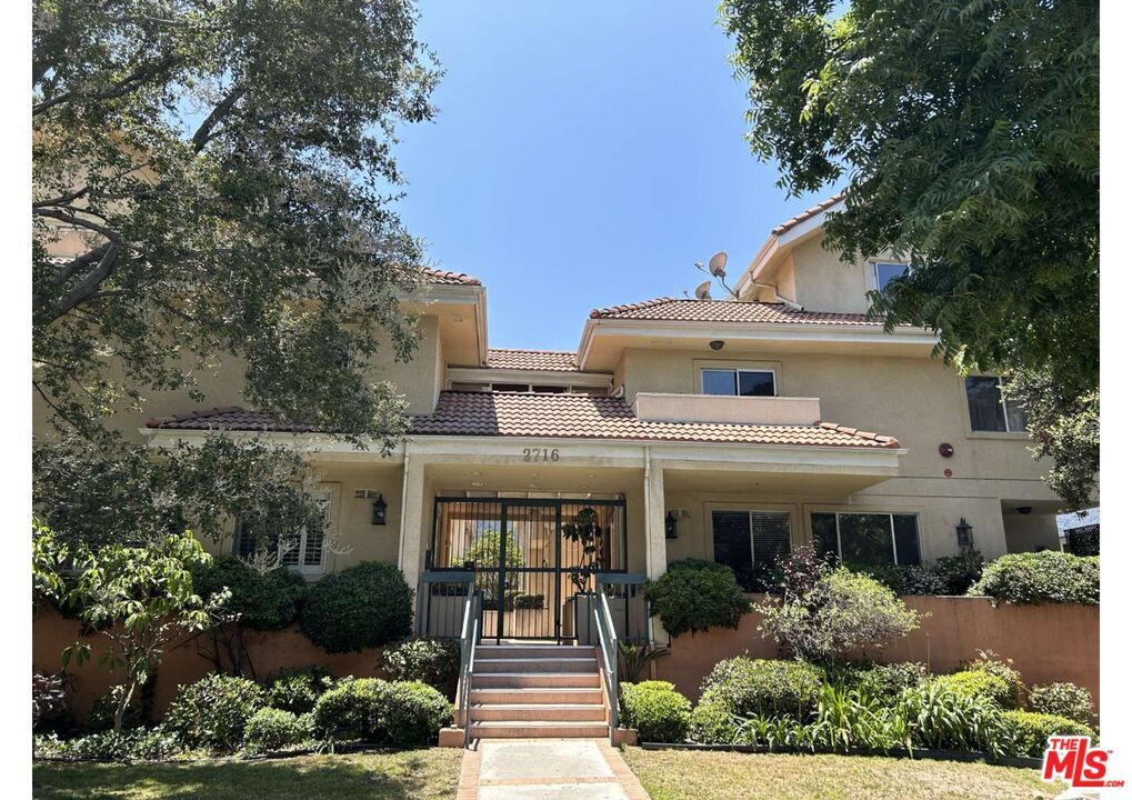Primary Photo - 2716 Honolulu Ave