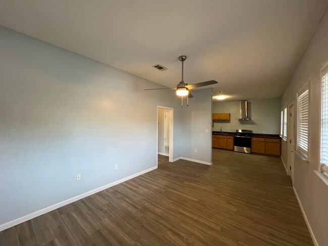 Building Photo - Willow Tree Apartments