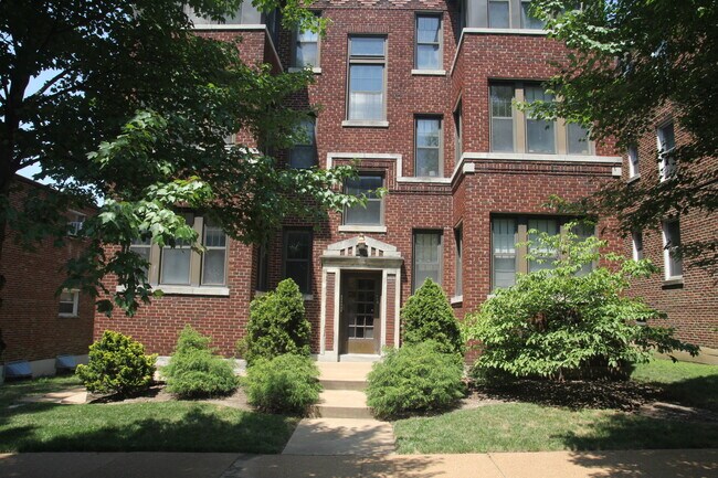 Building Photo - 6327 N Rosebury Ave