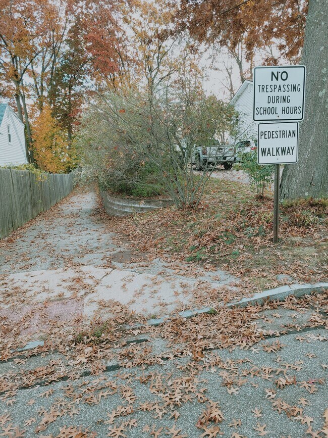 141 Greenwood Ct, Manchester, NH 03109 House Rental in Manchester, NH