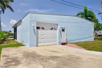 Building Photo - 3864 Royal Palm Dr