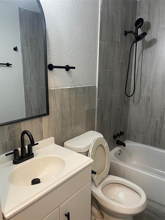 Foto del edificio - 823 E 39th St