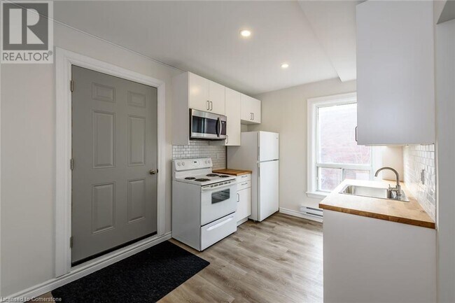 Photo du bâtiment - 191 Sherman Ave S