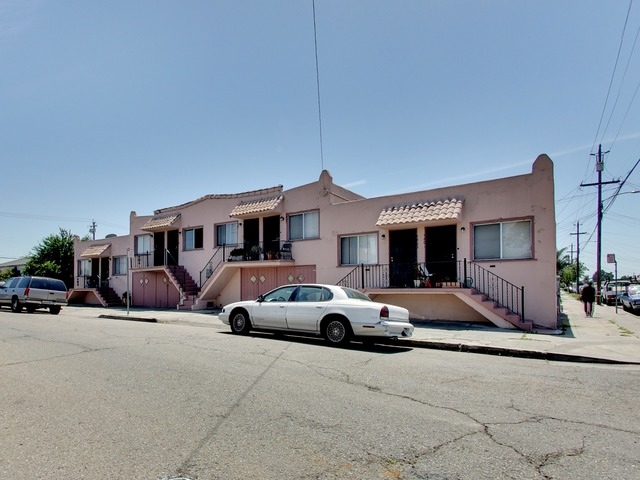 Building Photo - 5801-5815 Eastlawn St