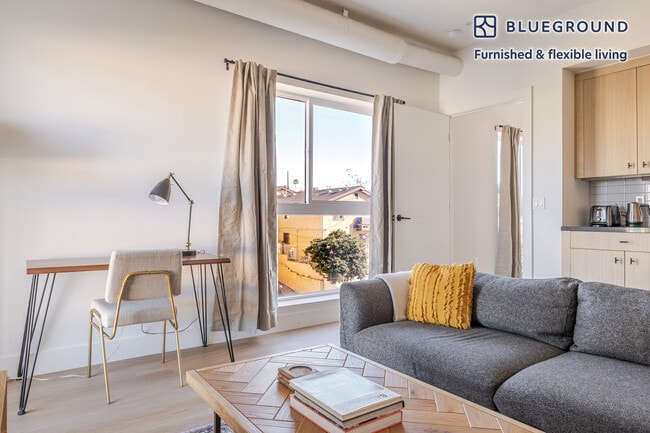 Building Photo - 611 N Virgil Ave