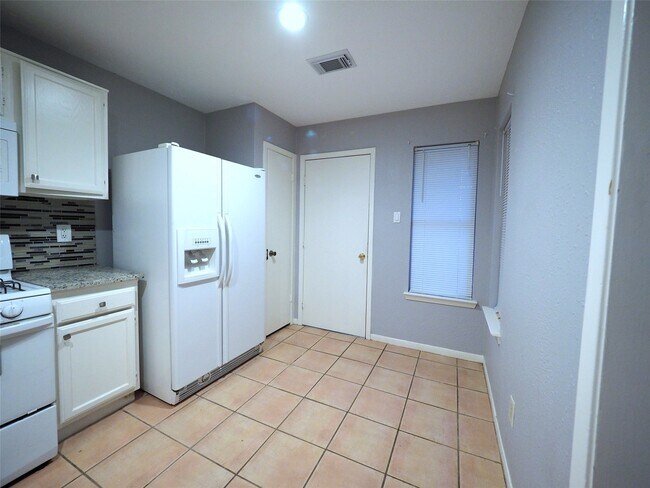 Building Photo - 2812 Pickett Dr