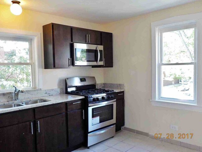 Building Photo - 2200 N La Crosse Ave